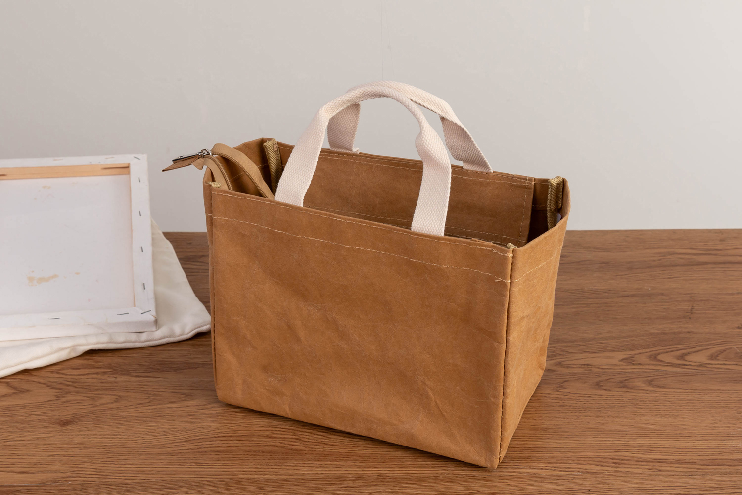 New Fashion Washable Kraft Paper Large Tote Bags With Zipper for Work Lunch Multifunctional Storage supplier