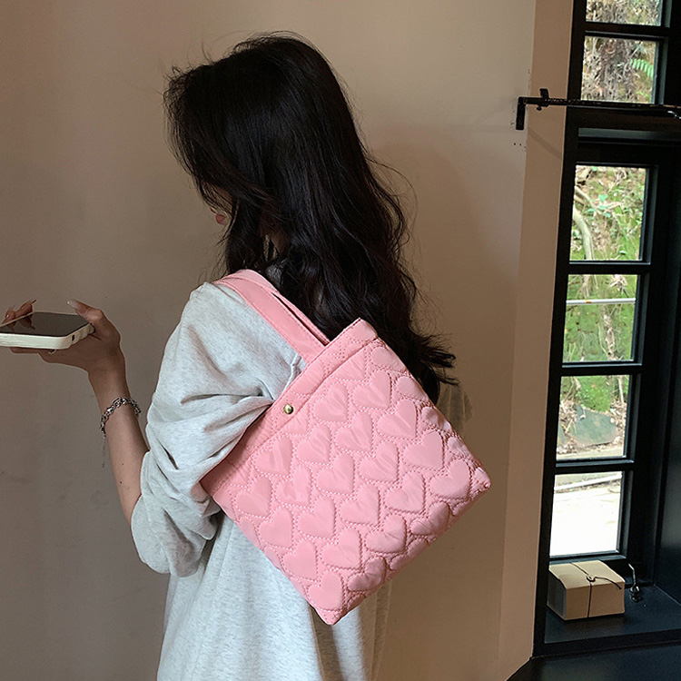 Handbags Fashion Fall Winter Lightweight Filling Quilted Bag Puffy Quilted Weekender Small Tote Puffer Bag Women details